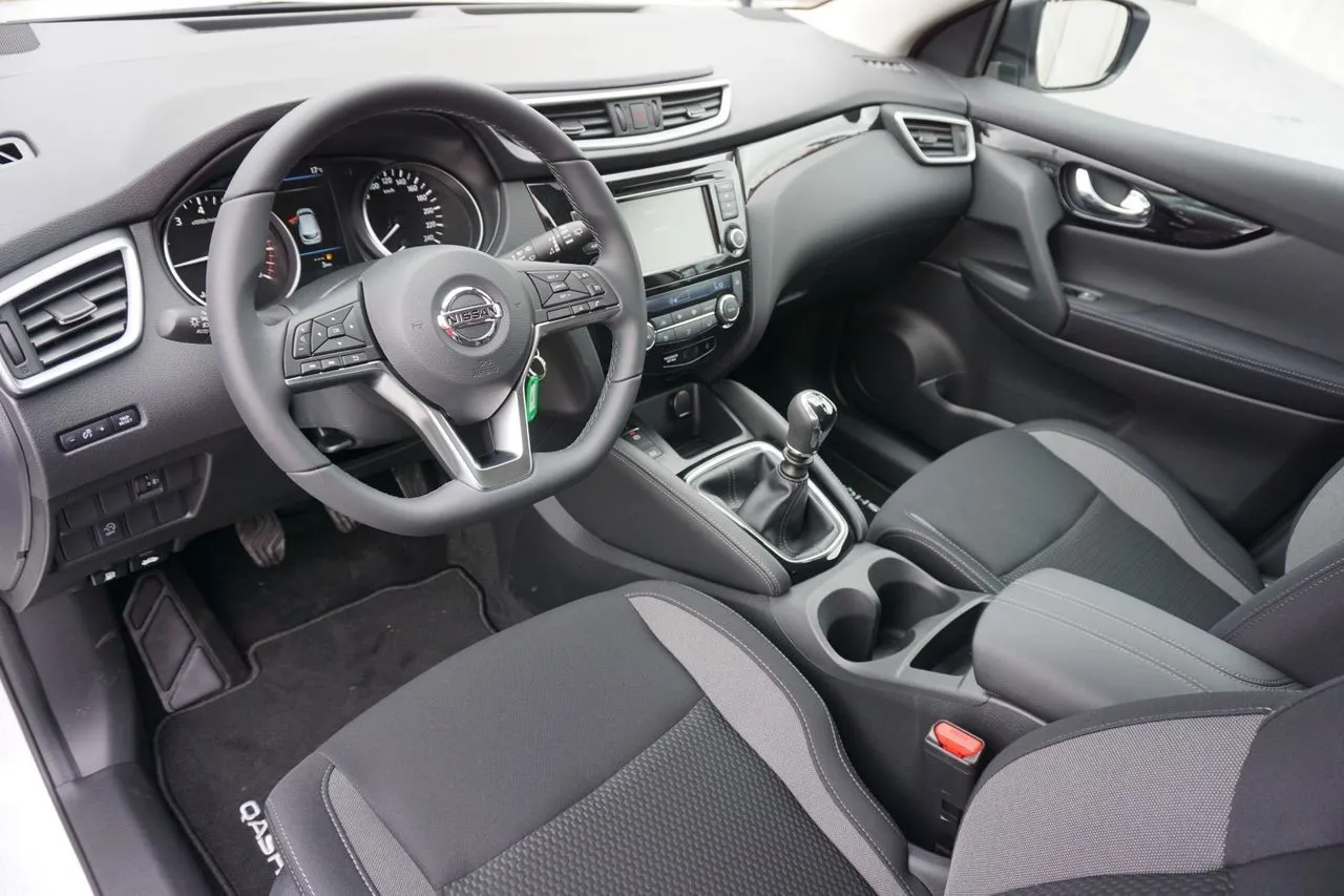 Nissan Qashqai 1.3 DIG-T...  Image 8