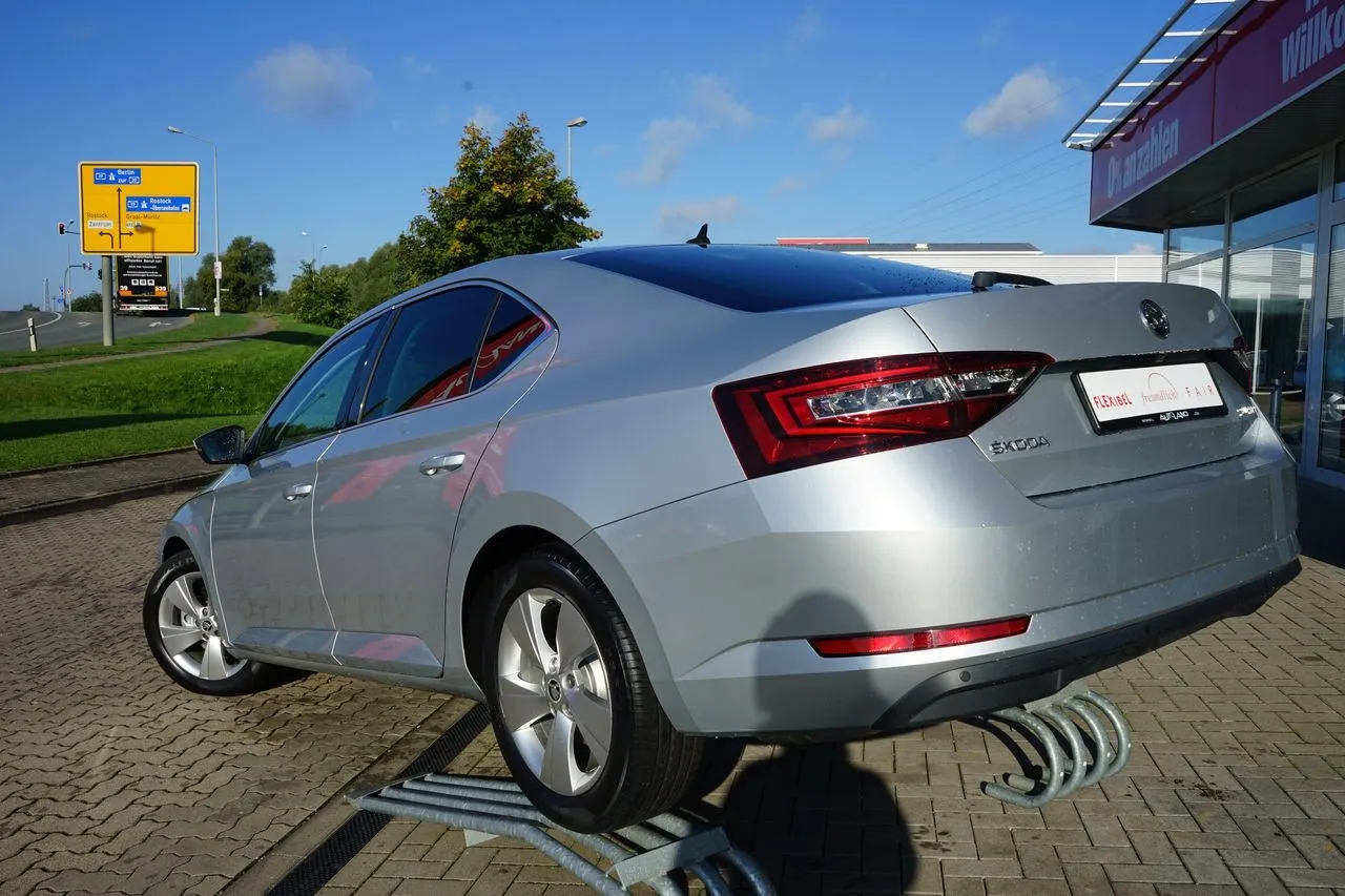 Skoda Superb 1.4 TSI 2-Zonen-Klima...  Image 2