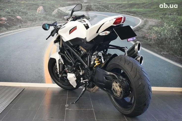 Ducati Streetfighter Image 4